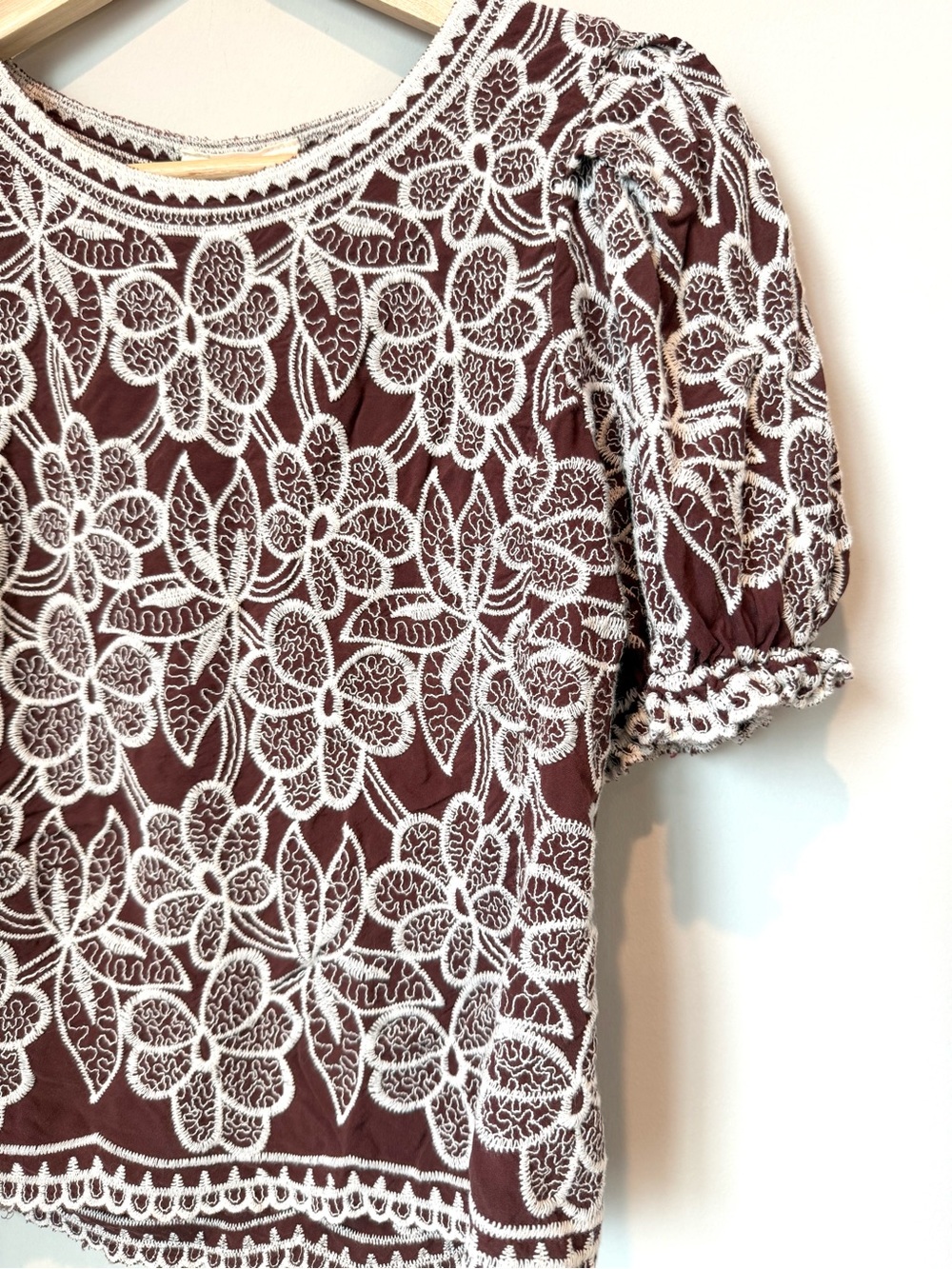 Brown Floral Lace Embroidered Puff-Sleeve Top Scalloped Hem - Picture 2 of 3